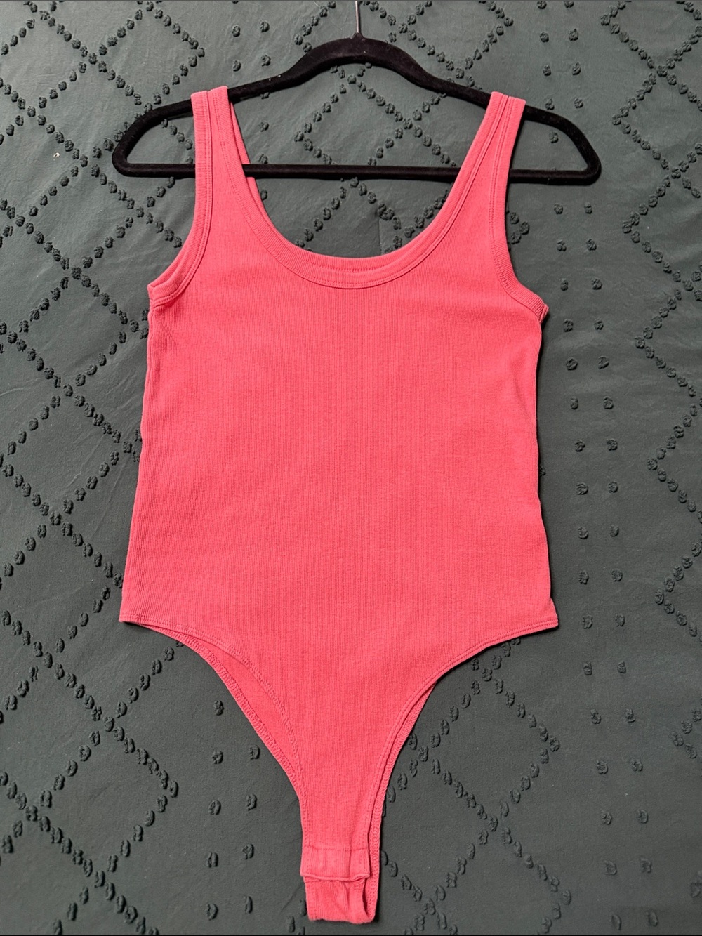 Like new ✨Ribbed tank bodysuit in Coral